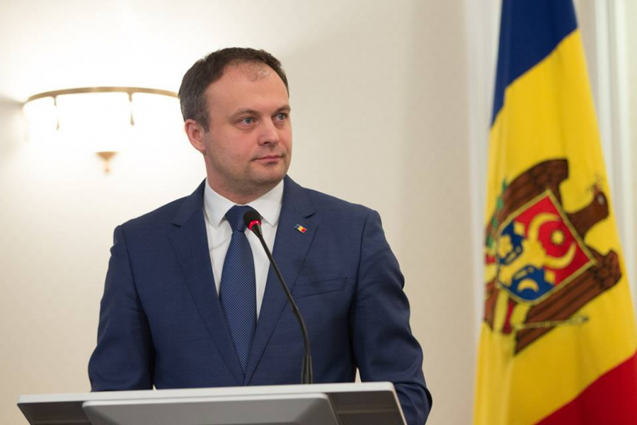 Candu reactioneaza la initiativa lui Dodon de a modifica Constitutia: "Vad ca dansul insista asupra angajamentelor nastrusnice. Este doar inca o incercare politica de a iesi in evidenta"