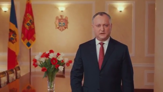 Aflat in vizita in Italia, Igor Dodon felicita femeile cu ocazia zilei de 8 martie cu doua filmulete, in romana si in rusa, montate din timp - VIDEO