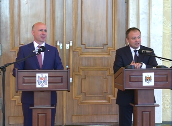 Filip si Candu au semnalat autoritatile ruse: Politicienii moldoveni sunt tratati abuziv in Rusia la indicatia unuia dintre serviciile speciale rusesti. Pana la solutionarea problemei, oficialilor li se cere sa evite deplasarile la Moscova