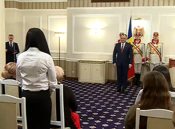 LIVE VIDEO. Ceremonia de acordare a distinctiilor de stat de catre presedintele Dodon cu ocazia Zilei Internationale a Femeii: 8 femei, decorate