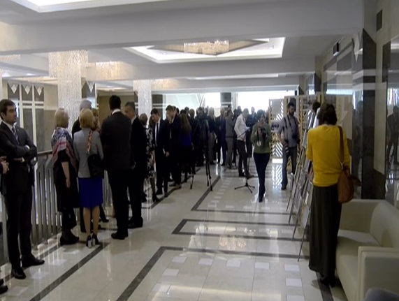 LIVE VIDEO. Expozitie de carte si fotografie "In memoria victimelor Holocaustului"