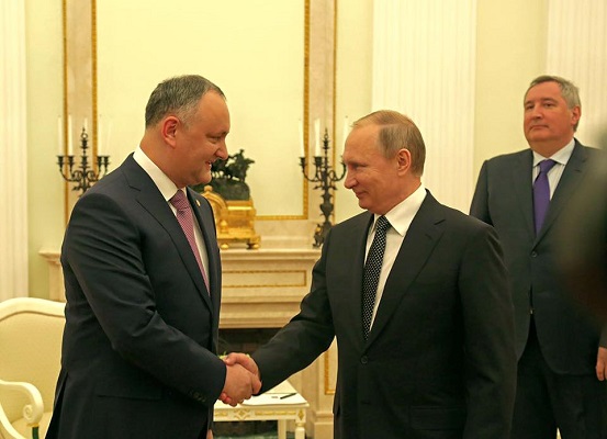 Dodon, curier pentru Putin - i-a dus la Moscova cateva zeci de sticle de vin din colectia presedintelui rus, pastrata la Cricova. Putin: "Mi-ati adus propriul meu vin" - GALERIE FOTO
