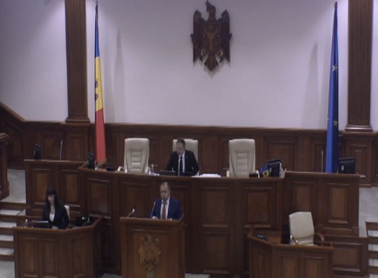 Jocurile de pe internet au ajuns in Parlament. Deputatii au instituit o comisie speciala si urmeaza sa discute pe marginea acestui subiect, astazi, in plen