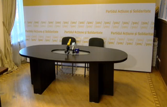 LIVE VIDEO. Secretarul General al PAS, Igor Grosu, si juristul Sergiu Litvinenco, sustin o conferinta de presa: "Proiect de lege pentru combaterea traseismului politic in randul alesilor locali"