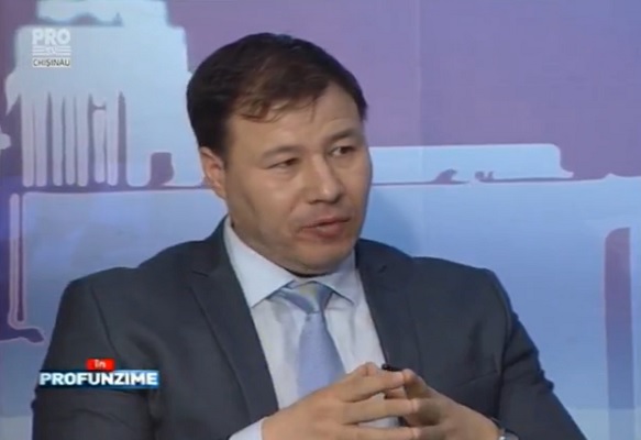 Vadim Pistrinciuc: "Este un joc al guvernarii in care se mimeaza lupta impotriva coruptiei." Tardea: "Avem o criza totala de sistem, un sistem oligarhic, capturat"