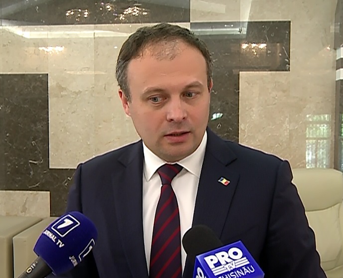 Andrian Candu despre introducerea pe ordinea de zi a sistemului de vot uninominal si mixt. "-De ce ati decis sa-l introduceti astazi? -Este logic sa existe o dezbatere"