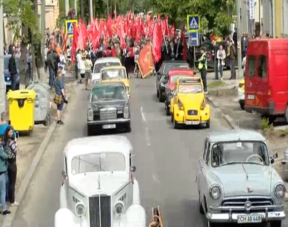 LIVE VIDEO. 9 mai - Comunistii merg in mars din PMAN spre Complexul Memorial Eternitate