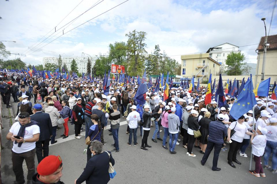 Marsul impresionant organizat de PDM de "Ziua Victoriei". Sute de oameni s-au strans in PMAN - GALERIE FOTO