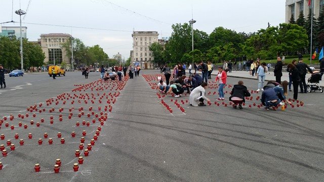 Liberalii au aprins in PMAN lumanari in memoria victimelor ocupatiei rusesti din 1812 - GALERIE FOTO