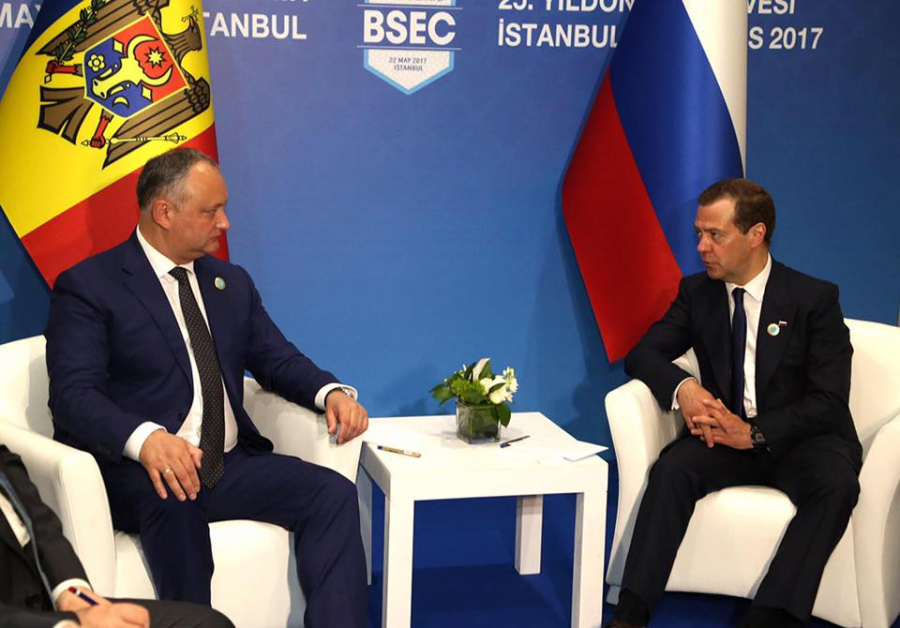 Dupa ce in ultima sa vizita de la Moscova a stat mai mult pe langa Putin si nu prea a avut timp sa discute cu Medvedev, astazi presedintele Dodon s-a intalnit cu premierul rus - FOTO/VIDEO