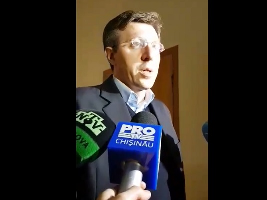 "Mihai Ghimpu n-ar trebui sa taca. Cei doi conducatori reali ai R. Moldova, Dodon si Plahotniuc isi incheie tranzactia". Reactia deputatului roman Eugen Tomac la retinerea lui Chirtoaca