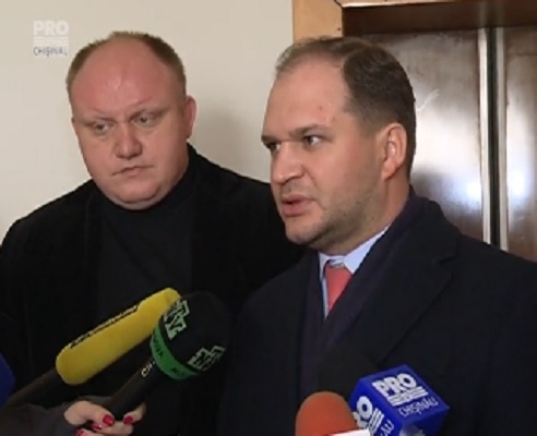 Socialistii sustin ca au colectat semnaturile necesare pentru organizarea unui referendum pentru demiterea lui Chirtoaca si urmeaza sa anunte pasii urmatori. Ceban: "Astazi vom avea o sedinta" - FOTO