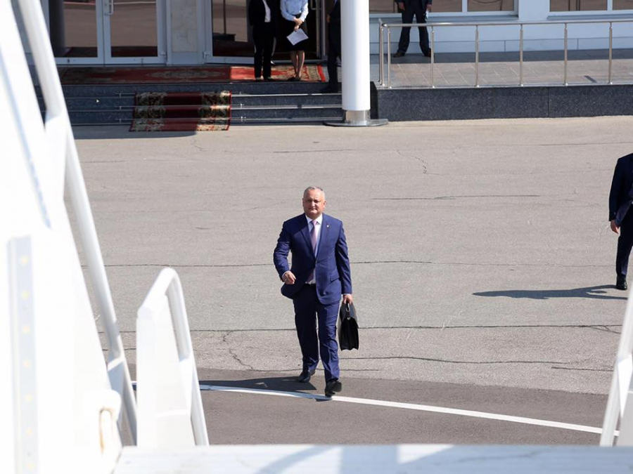 Igor Dodon, in vizita oficiala in Republica Azerbaidjan, in fruntea unei delegatii din care face parte si Zinaida Greceanii: "Avem ce discuta"