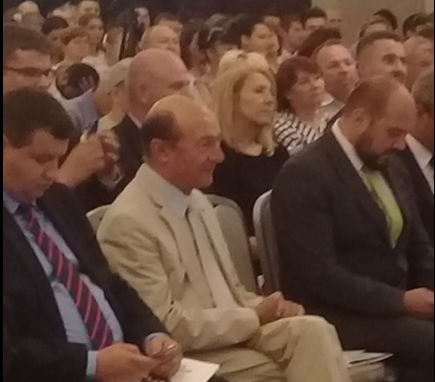 URMARESTE LIVE. Traian Basescu participa la congresul de constituire al Partidului Unitatii Nationale: fostul presedinte roman, numit presedinte de onoare al partidului