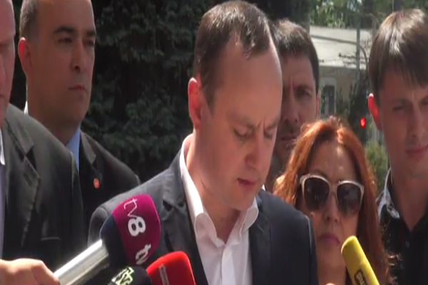 URMARESTE LIVE.  Socialistii depun astazi la Judecatoria Buiucani listele cu semnaturile  adunate pentru organizarea referendumului de demitere a lui Dorin Chirtoaca