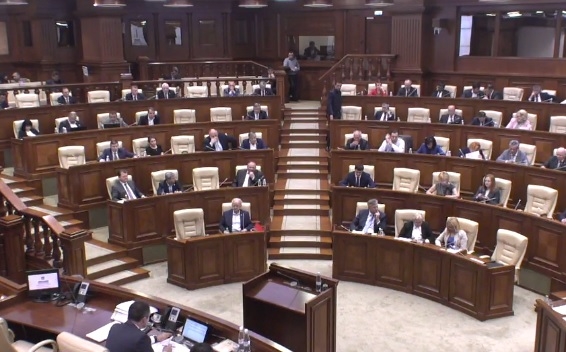 URMARESTE LIVE. Sedinta Parlamentului.  Pe ordinea de zi, noua structura a Guvernului, printre acestea si proiectul de modificare a sistemului electoral