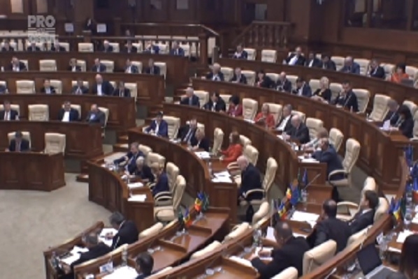 Parlamentul a aprobat astazi noua structura a Guvernului. Proiectul a fost votat de 54 de deputati