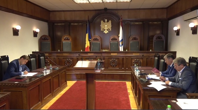 Curtea Constitutionala examineaza in sedinta sesizarea liberalilor privind decretul emis de Dodon pentru organizarea referendumului consultativ