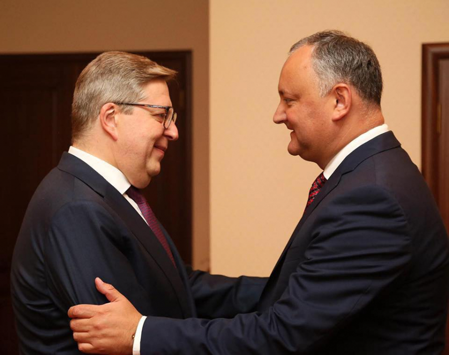 Fostul Sef al Delegatiei UE in Republica Moldova Pirkka Tapiola, decorat de catre Dodon cu " Ordinul de Onoare" 