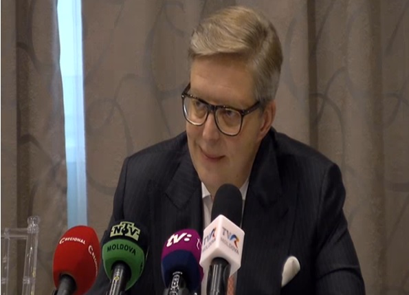 URMARESTE LIVE. Pirkka Tapiola sustine ultima sa conferinta de presa in calitate de sef al delegatiei UE la Chisinau