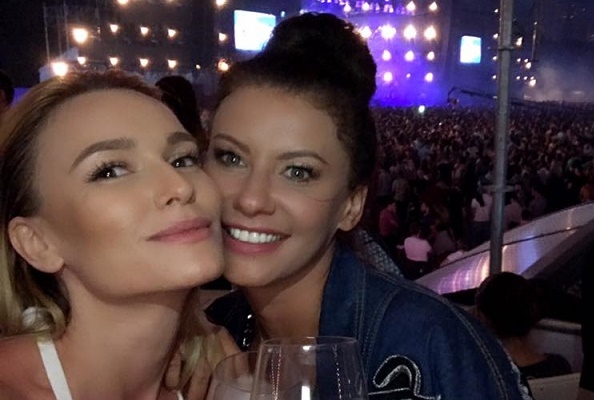 Olia Tira si Natalia Barbu, dezgolite la piscina. Cum s-au distrat cele doua prietene - VIDEO