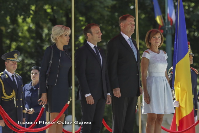 Vizita Macron-Iohannis la Muzeul Satului, Romania. Promisiunea facuta de presedintele Frantei