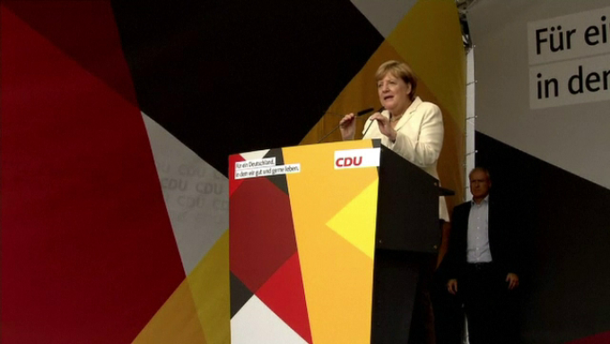 Angela Merkel, huiduita in Germania: "Du-te la musulmani"