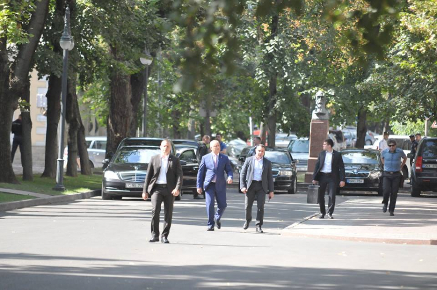 Fotoreporterul Constantin Grigorita sustine ca nu a fost lasat sa intre la brefingul de astazi organizat de presedintele Igor Dodon - GALERIE FOTO