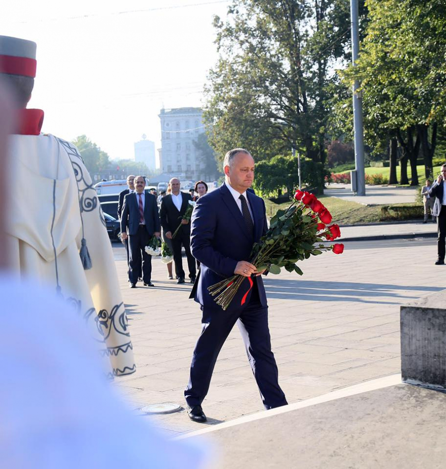 Fiecare cu limba lui. Igor Dodon sarbatoreste limba moldoveneasca, "asa cum a vorbit-o si marele domnitor Stefan cel Mare si Sfant" - GALERIE FOTO