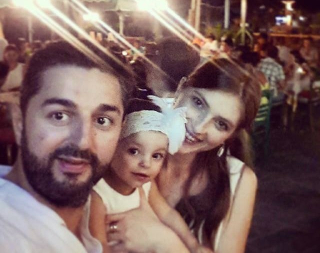 La 3 ani, are propria sa casa de lemn, in curte la bunei! Cat de rasfatata este fiica interpretului Adrian Ursu - FOTO