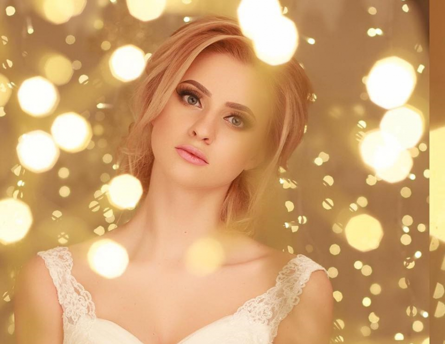 Bat clopote de nunta? Sandra Dodon, surprinsa cu voal si buchetul miresei - FOTO