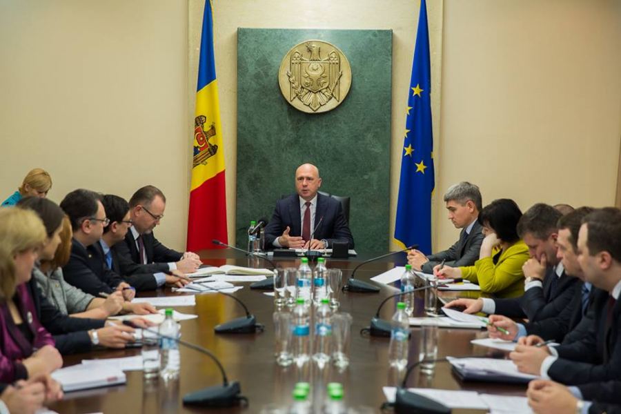 Guvernul a aprobat componenta Comisiei nationale pentru constituirea circumscriptiilor uninominale