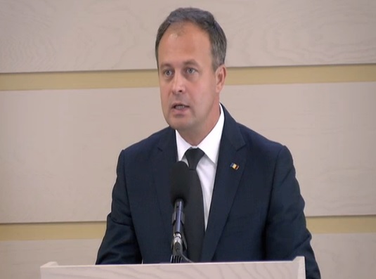 Andrian Candu: "Presedintele Dodon abuzeaza de unele instrumente care ii sunt oferite prin lege. El intelege gresit notiunea de comandant suprem al armatei"