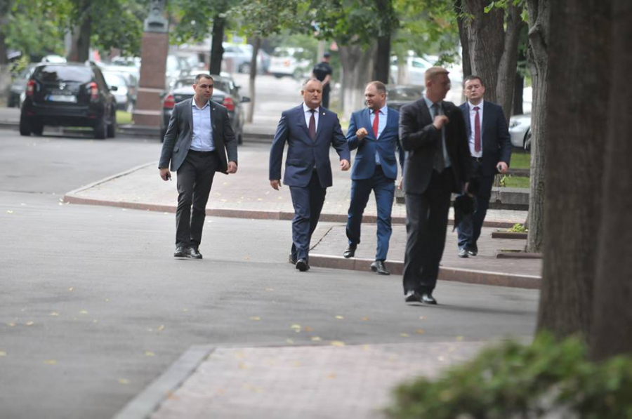 "Epopeea cu accesul meu la evenimentele publice de la presidentia RM continua." Fotoreporterul Constantin Grigorita, din nou, nu a fost lasat sa participe la conferinta lui Dodon - GALERIE FOTO