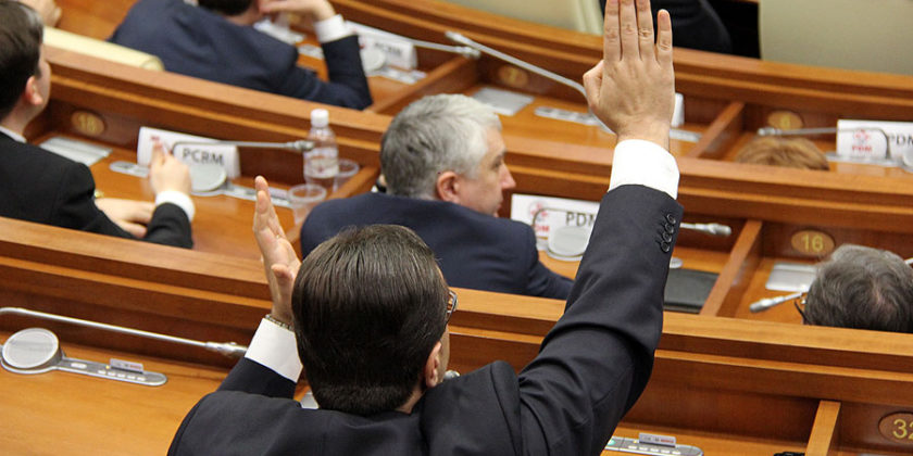 Migratia deputatilor. De unde si catre cine au plecat deputatii din actualul Parlament? - ZdG.md