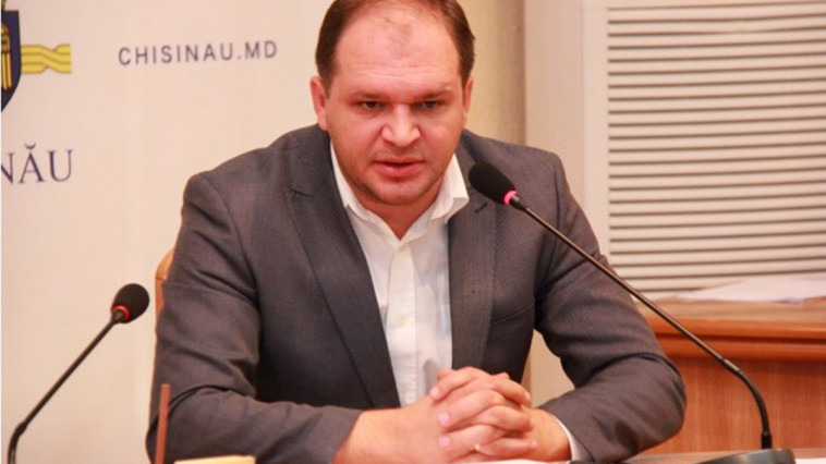 Purtatorul de cuvant al lui Dodon, despre afirmatiile lui Igor Munteanu, precum ca Dodon si Plahotniuc ar fi fost impreuna in noaptea prezidentialelor: "O face pe Domnul Secureanu. Sau este un asa domn, securist."