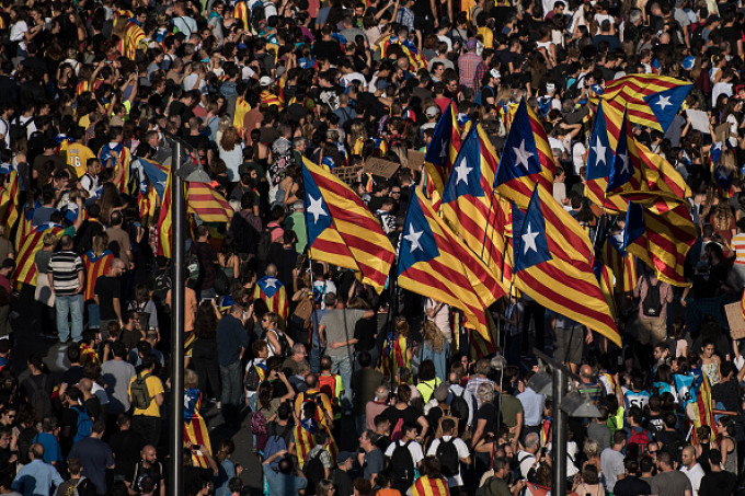Catalonia isi va declara independenta in cateva zile. Madridul ia in calcul suspendarea autonomiei regiunii - VIDEO