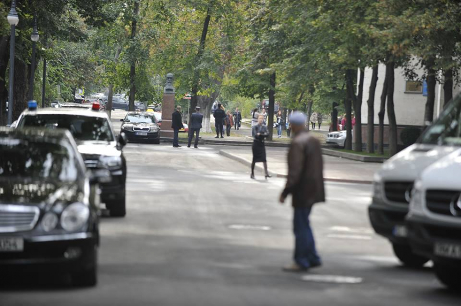 Aceeasi poveste. Fotoreporterul Constantin Grigorita sustine ca nu a fost lasat sa intre, din nou, la declaratii de presa sustinute de Igor Dodon si vicepresedintele Republicii Bulgaria, Iliana Iotova - GALERIE FOTO