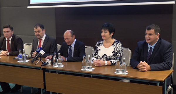 URMARESTE LIVE.  Fostul lider de la Cotroceni, presedintele de onoare al PUN, Traian Basescu sustine o conferinta de presa la Chisinau