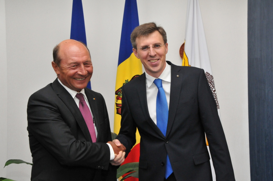 In apararea lui Chirtoaca. Traian Basescu sustine ca primarul suspendat este acuzat pe nedrept: "Povestea cu parcarea, nici macar DNA-ul din Romania nu te pune sub invinuire pentru asemenea denunturi"