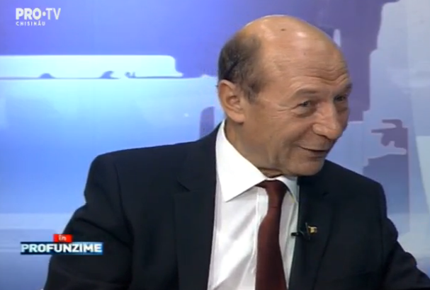 Traian Basescu: "UE vrea sa tina RM aproape si Federatia Rusa vrea sa tina RM aproape. Rusia oferind tancuri in Transnistria, UE oferind bani"