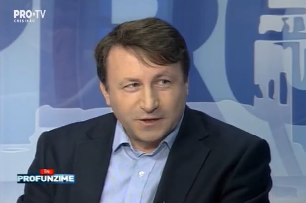 Igor Munteanu: "Suspendarea temporara este un mecanism ciudat. Nu s-a aplicat pana acum la asa ceva si nici nu este prevazut de Constitutia RM. CC poate aplica aceasta decizie si in continuare, cand ceva nu-i convine unui partid aflat la guvernare"