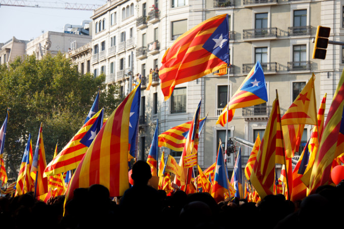Noi scenarii pentru Catalonia dupa anuntul Madridului privind suspendarea autonomiei