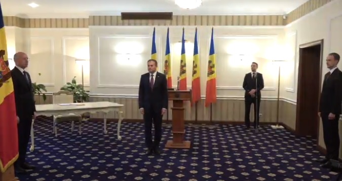 URMARESTE LIVE. Ceremonia de investire a ministrului desemnat al Apararii: Eugen Sturza va depune juramantul