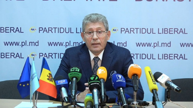 URMARESTE LIVE. Liderul PL Mihai Ghimpu sustine o conferinta de presa cu tema: "Reactia PL in urma afirmatiilor facute de presedintele PD"