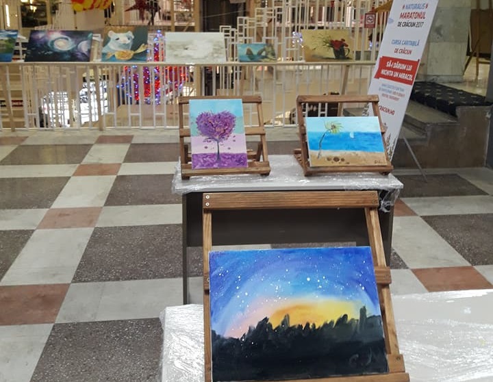 O expozitie de tablouri a adunat saptamana trecuta buni cunoscatori de arta, intr-un centru comercial din capitala. Cei mai renumiti pictori din Moldova si-au adus talentul in sprijinul familiilor social-vulnerabile din tara - VIDEO