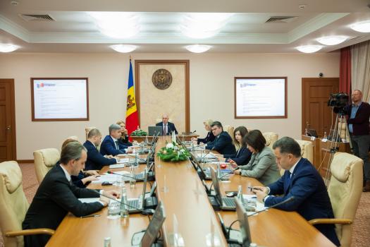 Limba romana ar putea fi numita limba de stat in Legea Suprema. Dupa CC, si Guvernul a avizat pozitiv initiativa
