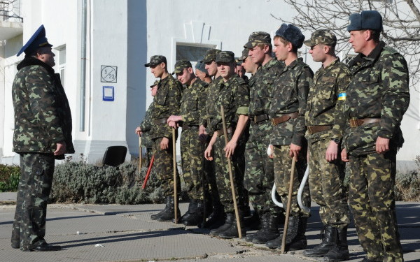 Ucraina: NATO "Ne vom consolida prezenta in Europa de Est". Fortele ucrainene din Crimeea au inceput retragerea