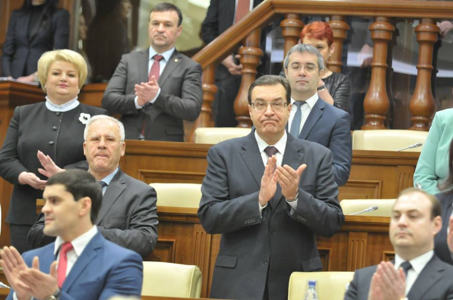 Deputatii s-au intrunit in prima sedinta a sesiunii primavara - vara - GALERIE FOTO