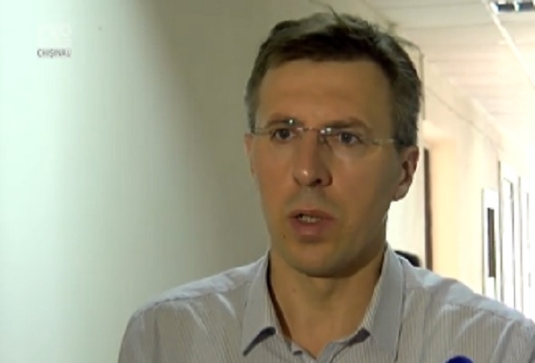 Dorin Chirtoaca: "Primarii din suburbii sunt presati sa treaca la PD sau la PUN. Domnul Basescu stie oare ca domnul Salaru vrea sa-l aduca sub Plahotniuc?"